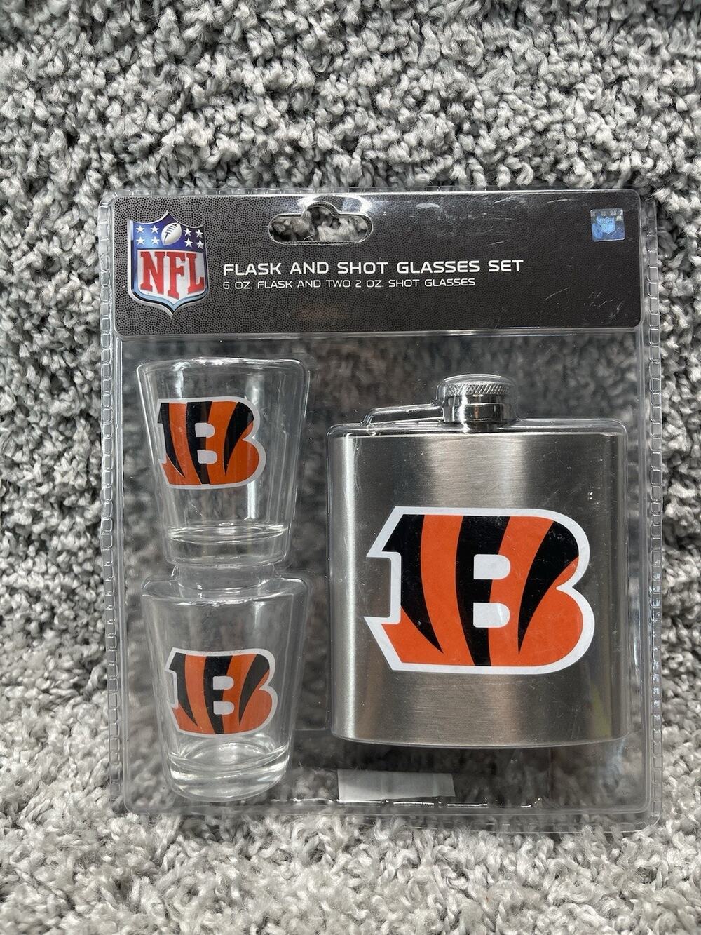 NFL Cincinnati Bengals Flask Set 1 Flask and 2 Shot Glass Set Brand New Package